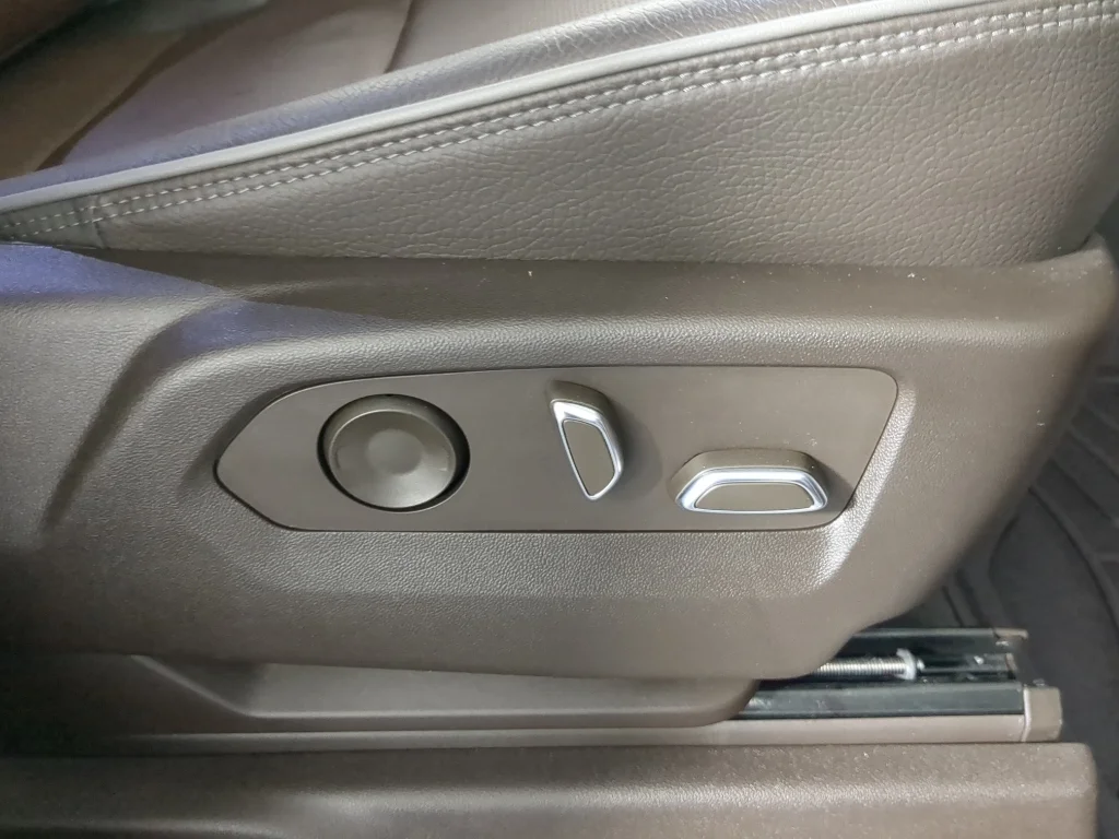 Used 2022 White GMC Denali image 20