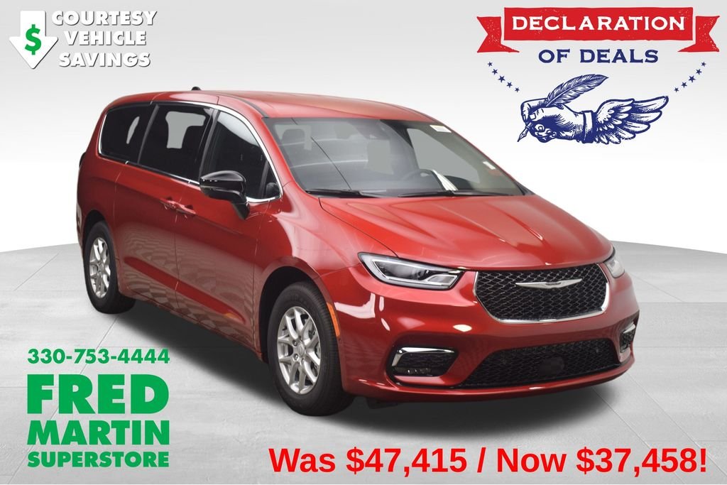 2026 Chrysler Pacifica Select's photo