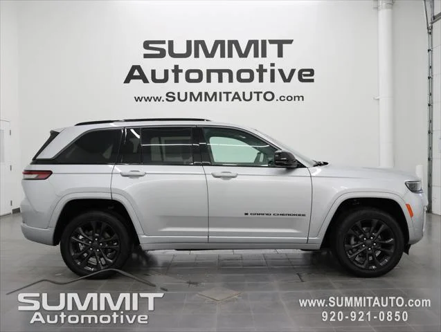 New 2026 Silver Zynith Exterior Paint Jeep Limited image 1