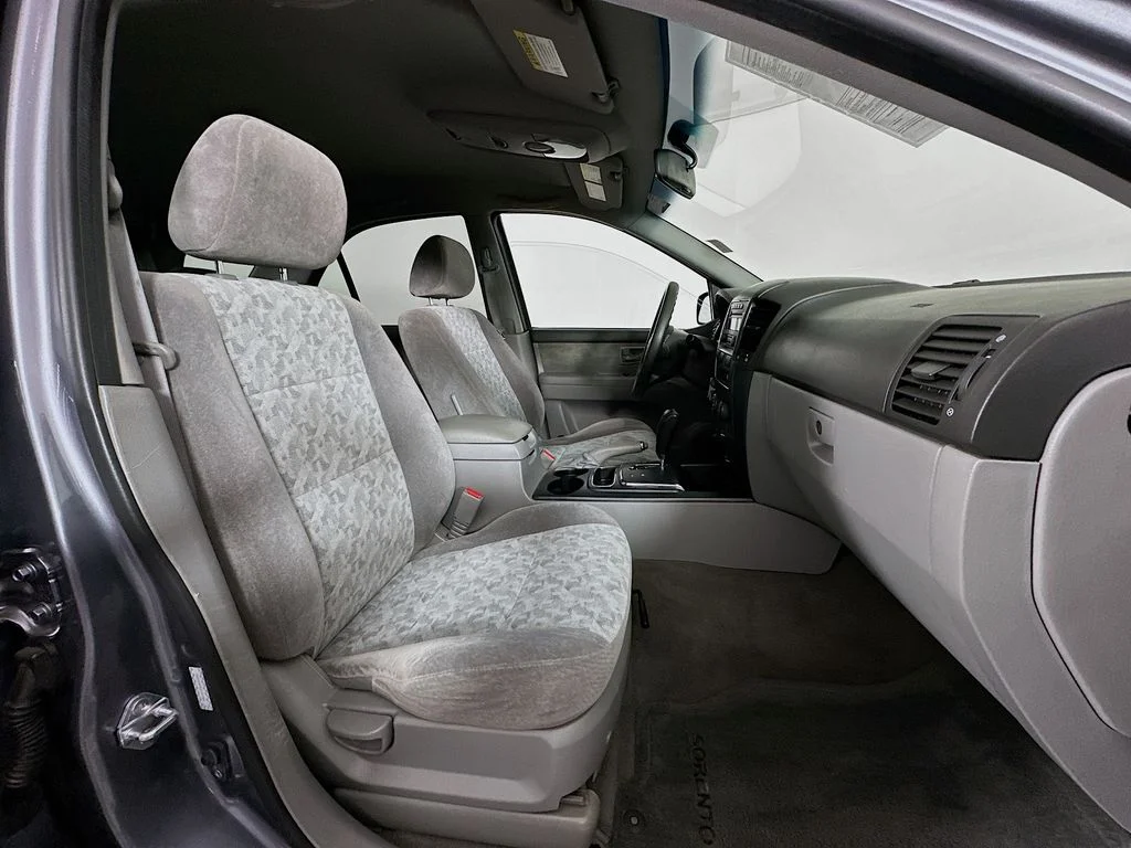 Used 2008 Alpine Gray Kia LX image 25