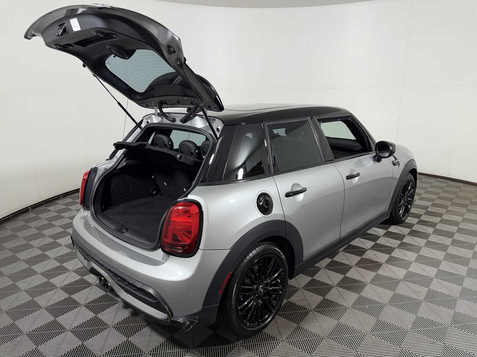 Used 2024 Melting Silver III Metallic MINI Cooper S image 23