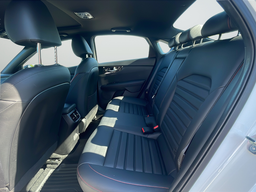 Used 2023 White Kia GT image 28