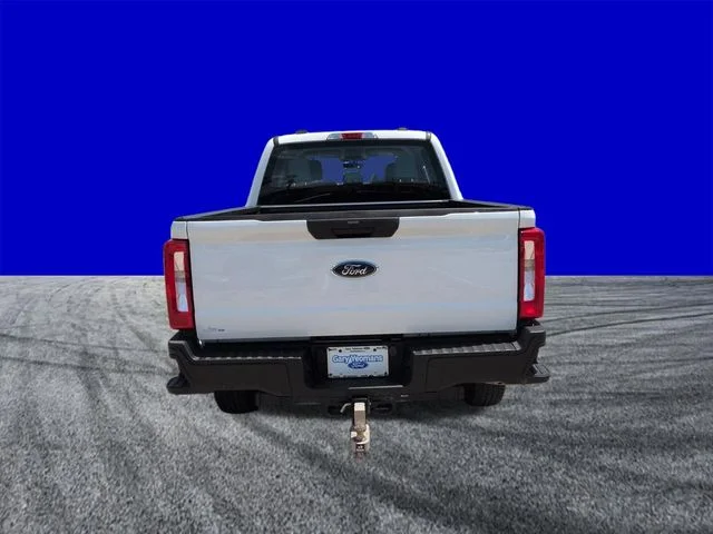 Used 2025 Super Black Ford XL image 5