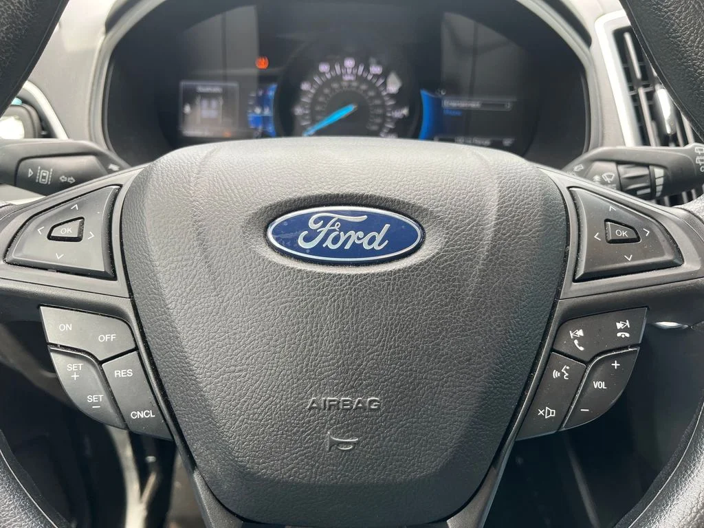 Used 2022 Iconic Silver Metallic Ford SE image 8