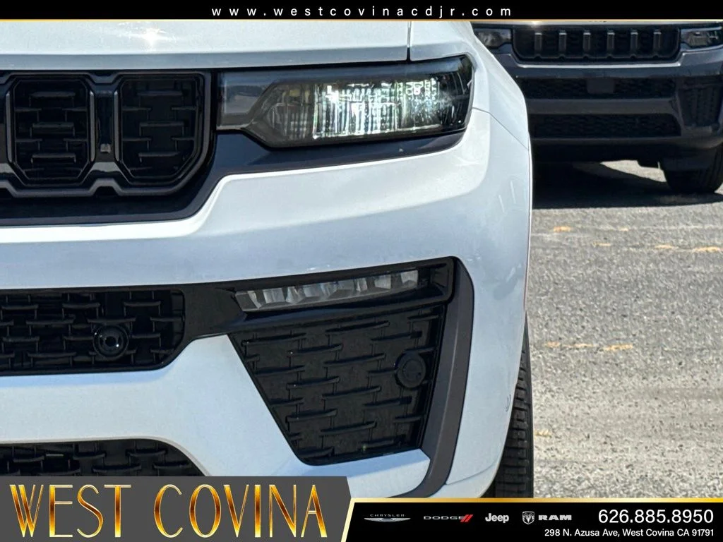 New 2026 Bright White Clear-Coat Exterior Paint Jeep Limited Reserve image 13