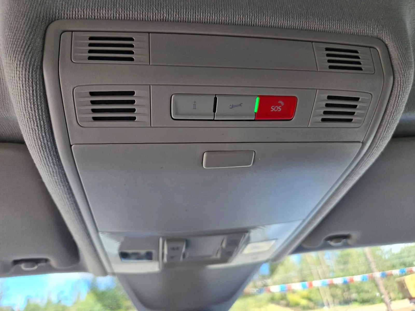 Used 2023  Volkswagen SE image 19