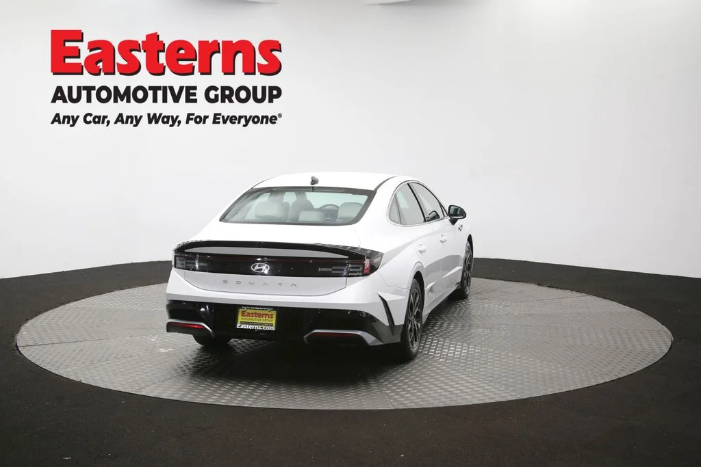 Used 2025 White Hyundai SEL image 39
