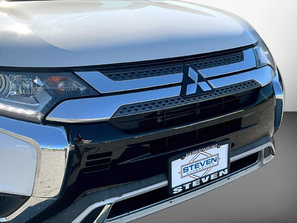 Used 2020 White Mitsubishi ES image 34