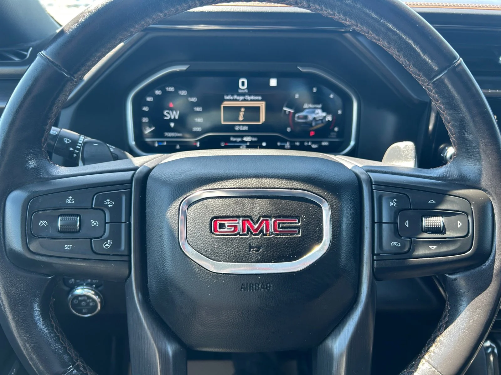 Used 2023 White GMC AT4 Crew Cab image 23