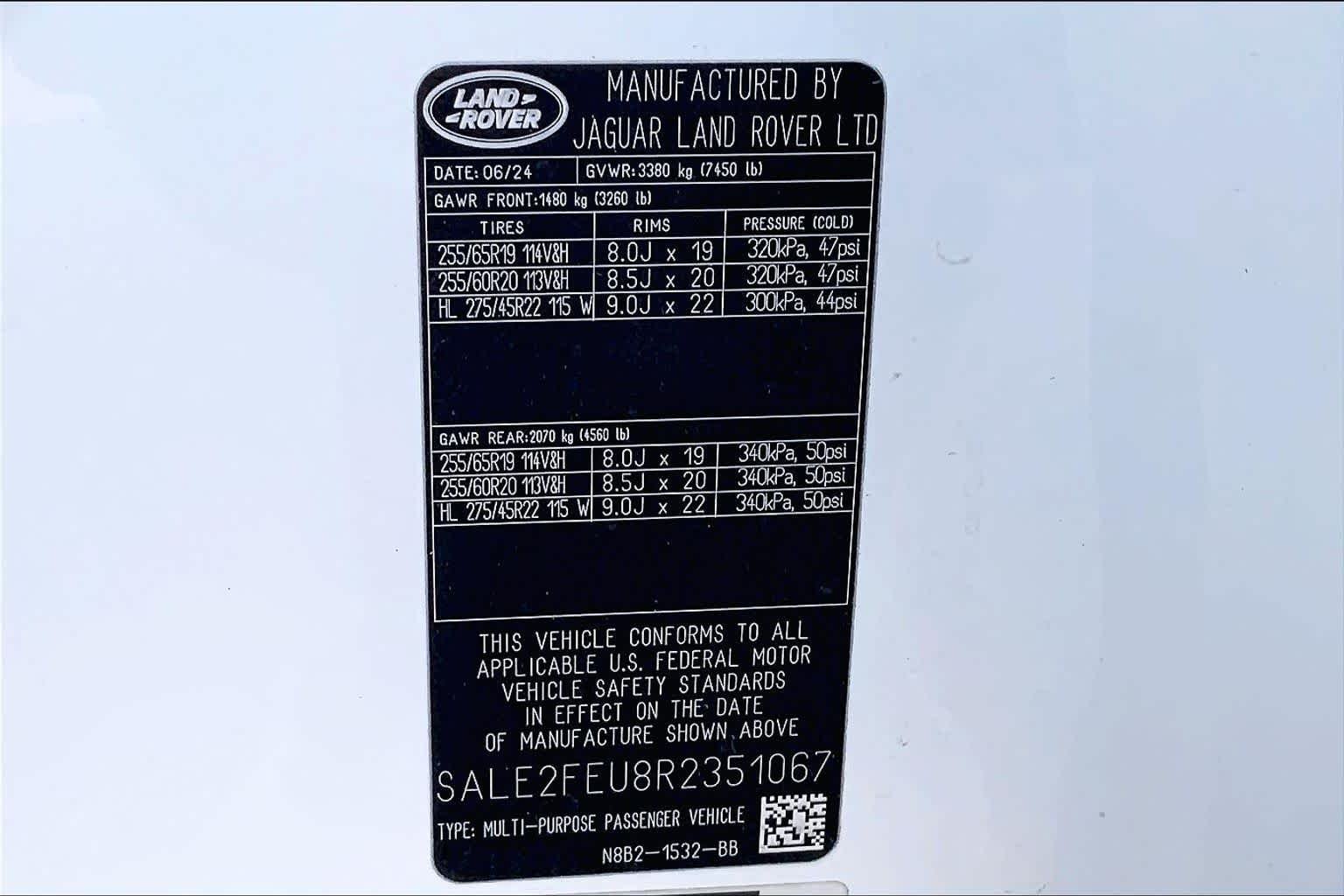 Used 2024 Fuji White Land Rover X-Dynamic SE image 33