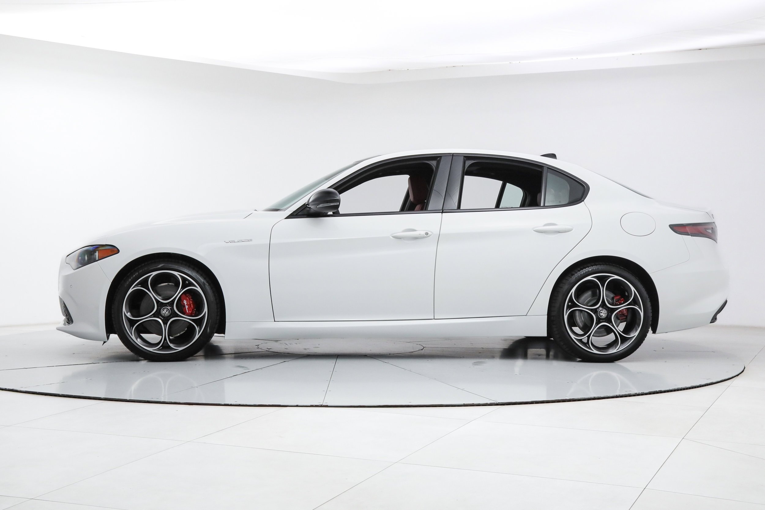 New 2026 Milano White Exterior Paint Alfa Romeo  image 2