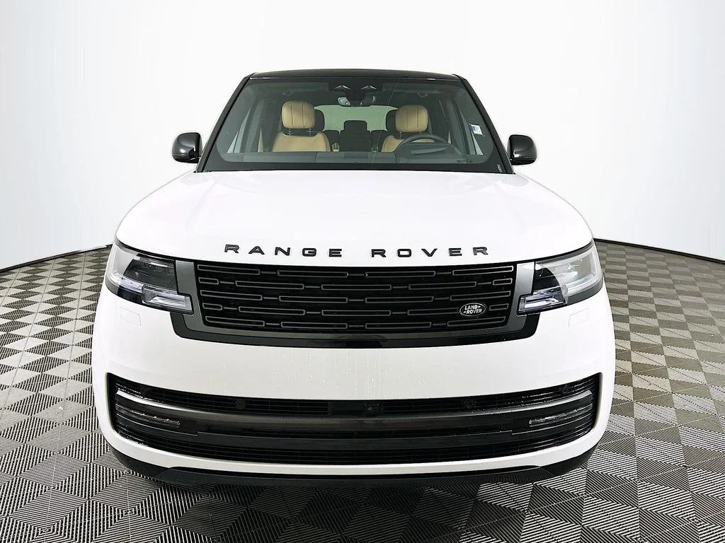New 2026 Fuji White Land Rover SE image 2
