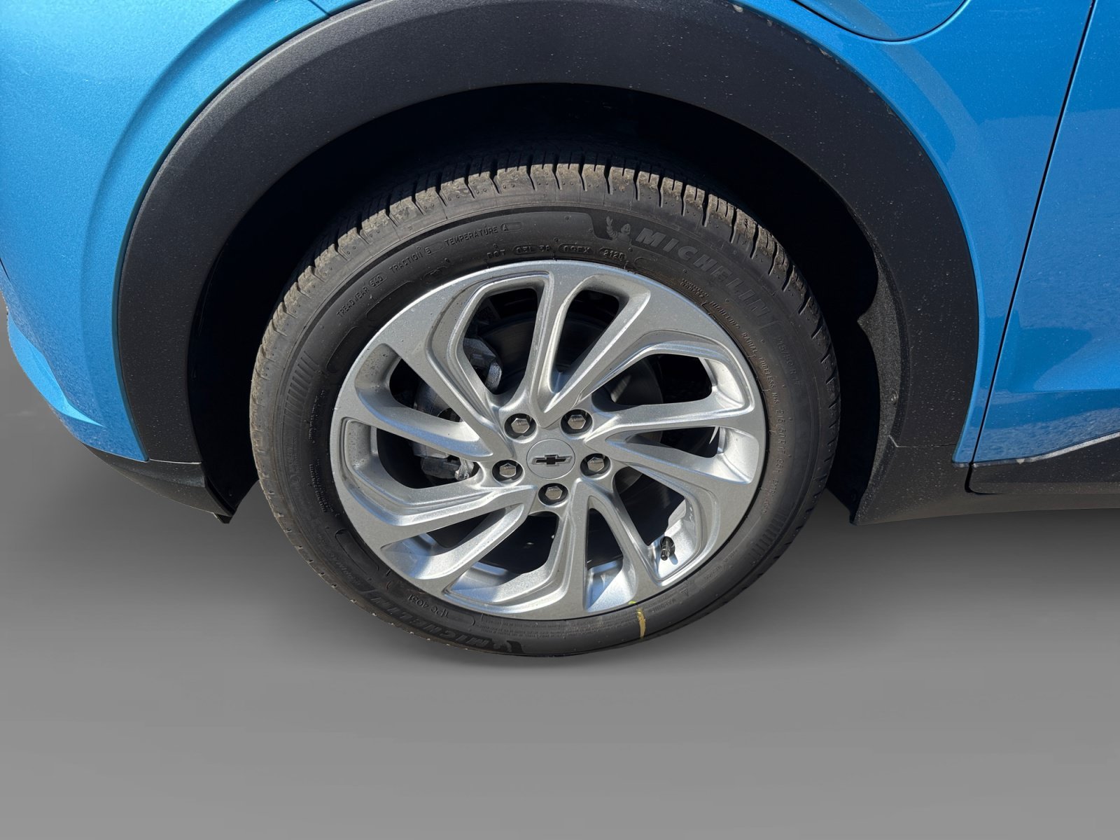 2027 Chevrolet Bolt LT - Photo 9