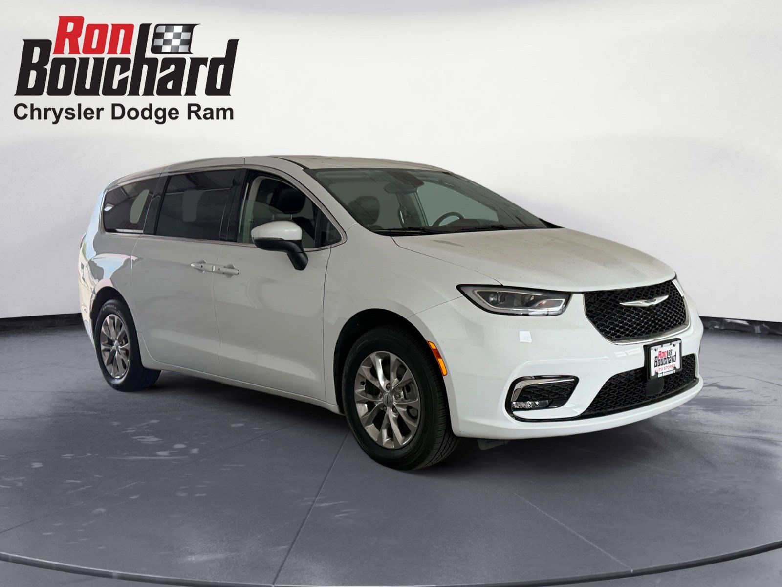 2023 Chrysler Pacifica Touring L AWD's photo
