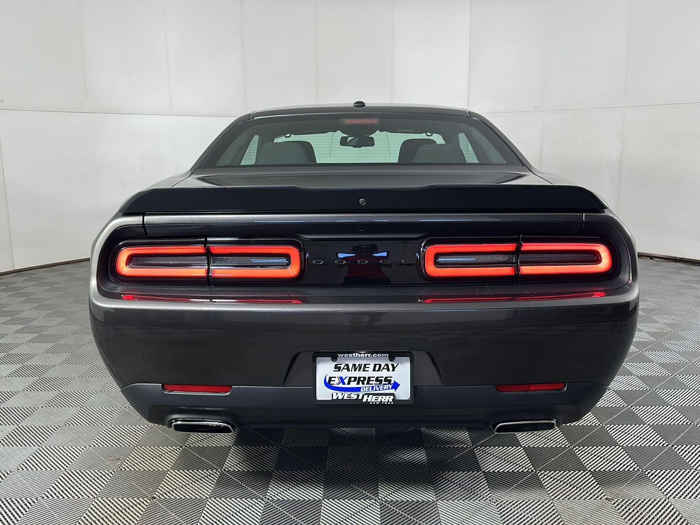 Used 2023 Granite Pearlcoat Dodge SXT image 15