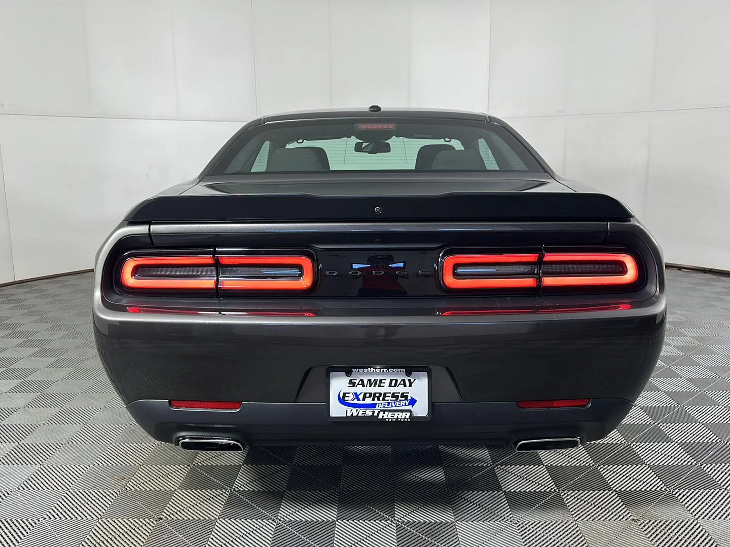 Used 2023 Granite Pearlcoat Dodge SXT image 15