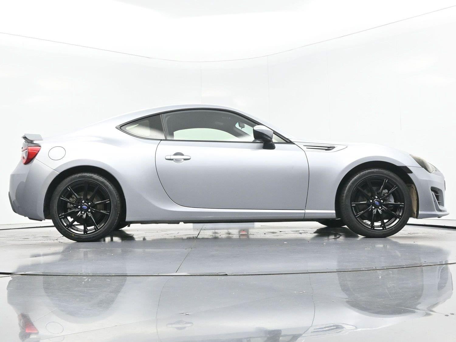 Used 2018  Subaru Premium image 42