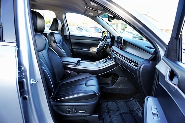 Used 2025 Silver Hyundai SEL image 10
