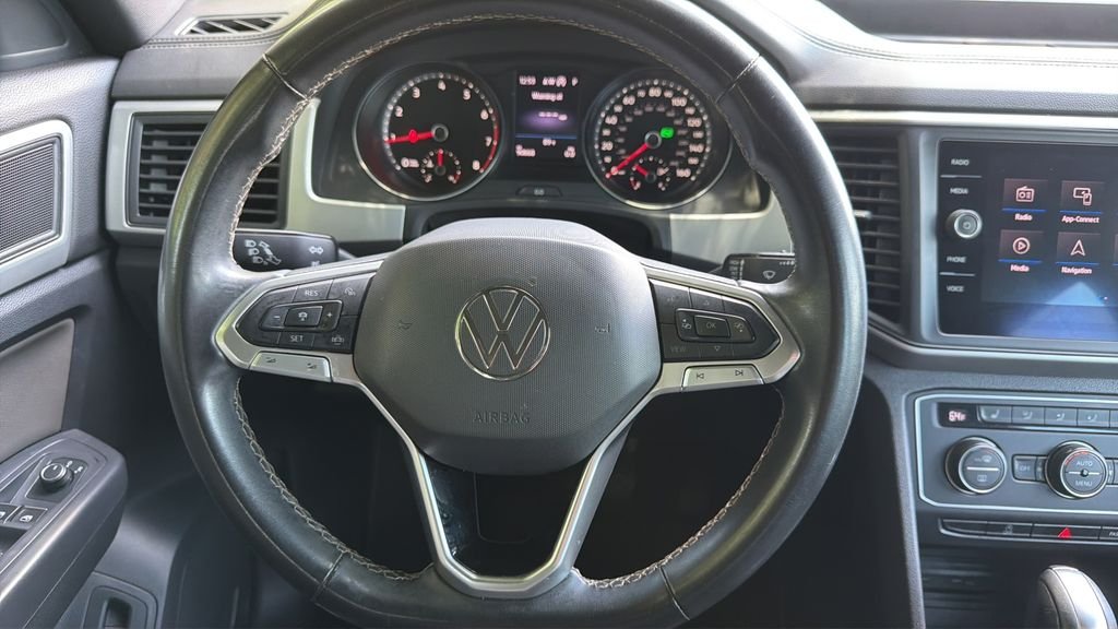 Used 2021 White Volkswagen 2.0T SE w/Technology image 12
