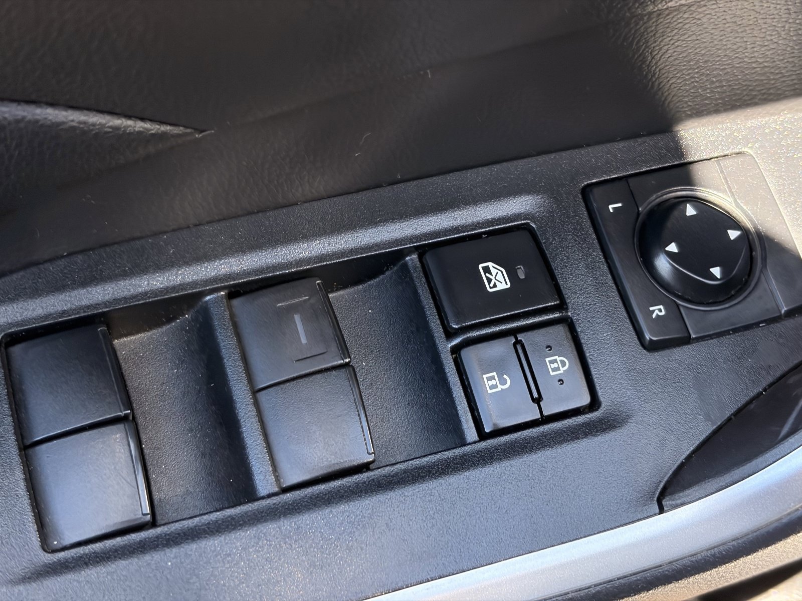 Used 2022 Silver Toyota LE image 13