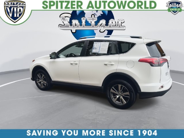 Used 2018 White Toyota XLE image 11