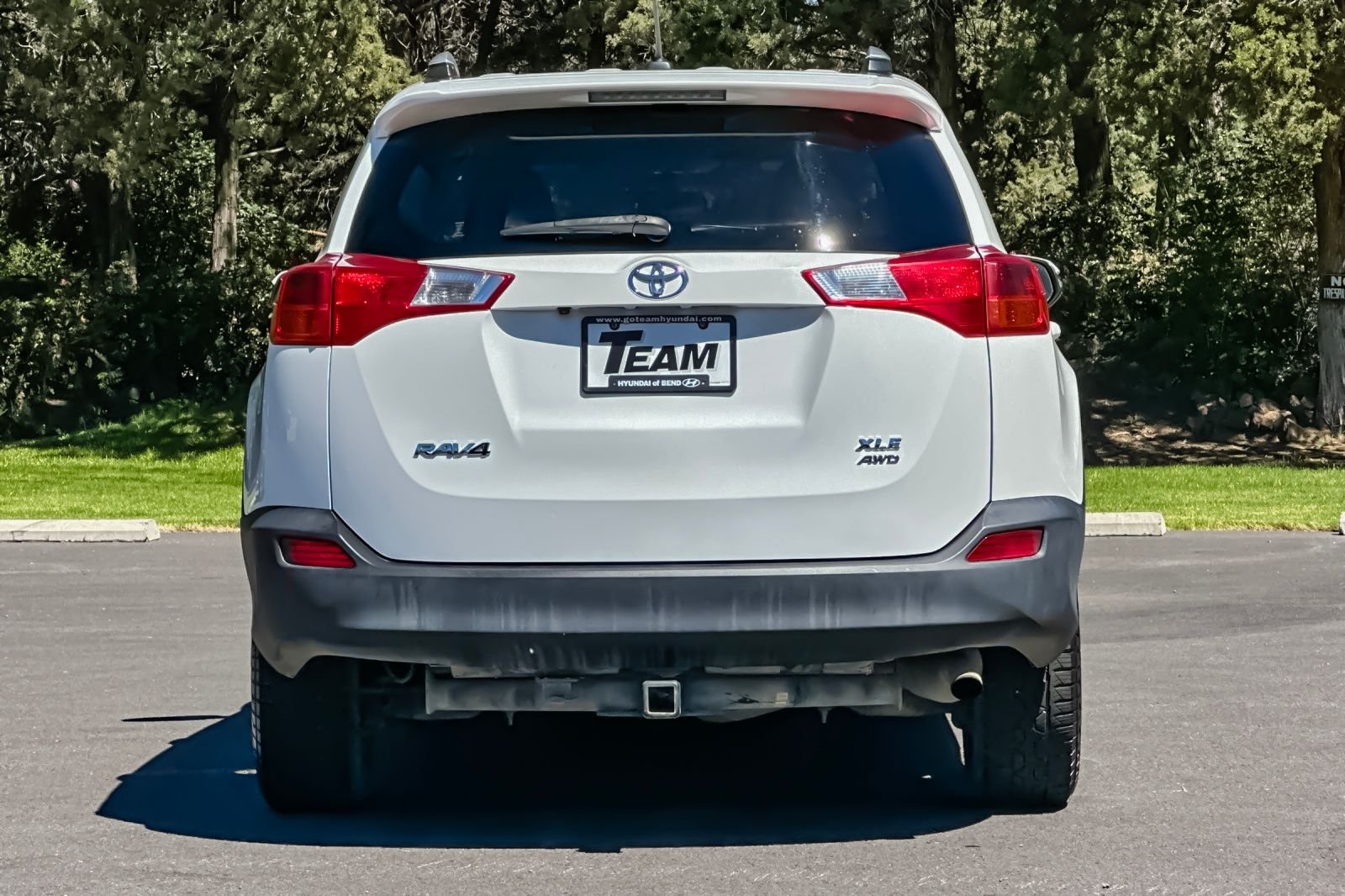 Used 2015 White Toyota XLE image 5