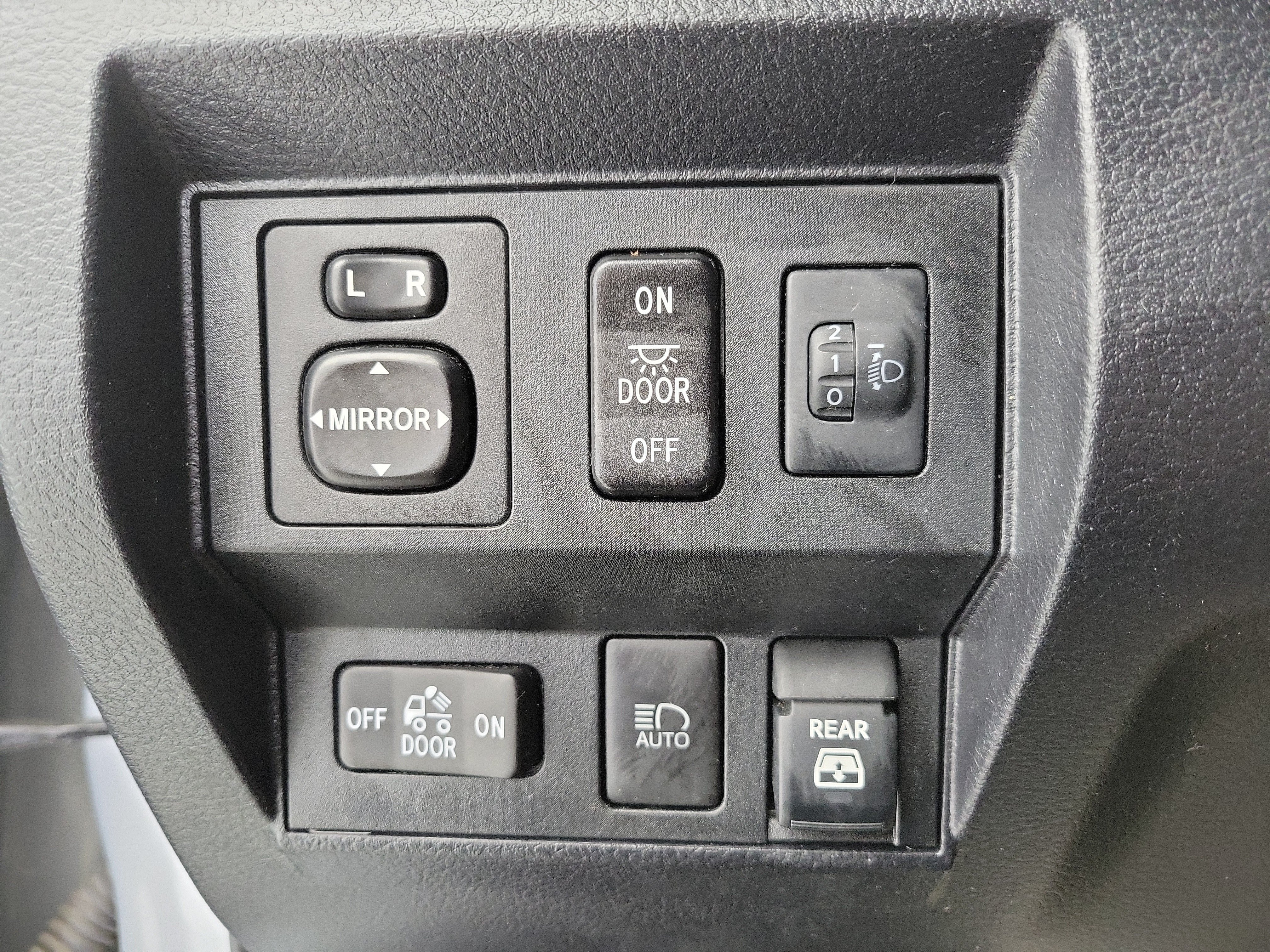 Used 2021 Cement Toyota SR5 image 30