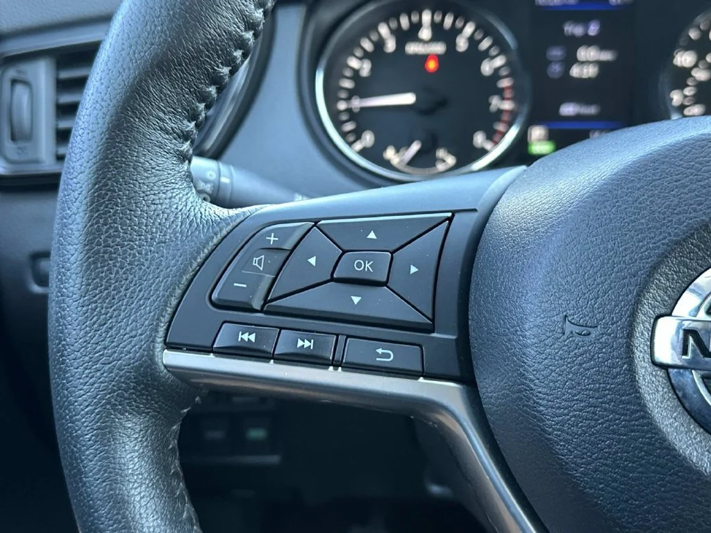Used 2019 Silver Nissan SV image 28