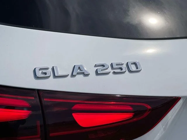 New 2026 Polar White Mercedes-Benz GLA 250 image 11