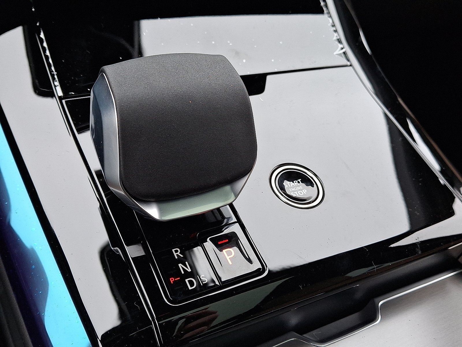 New 2026 Santorini Black LAND ROVER Dynamic SE image 11