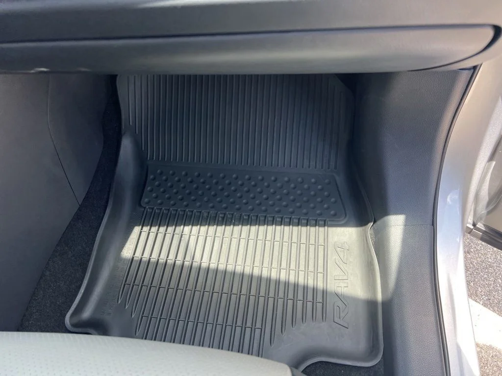 Used 2025  Toyota XLE image 55