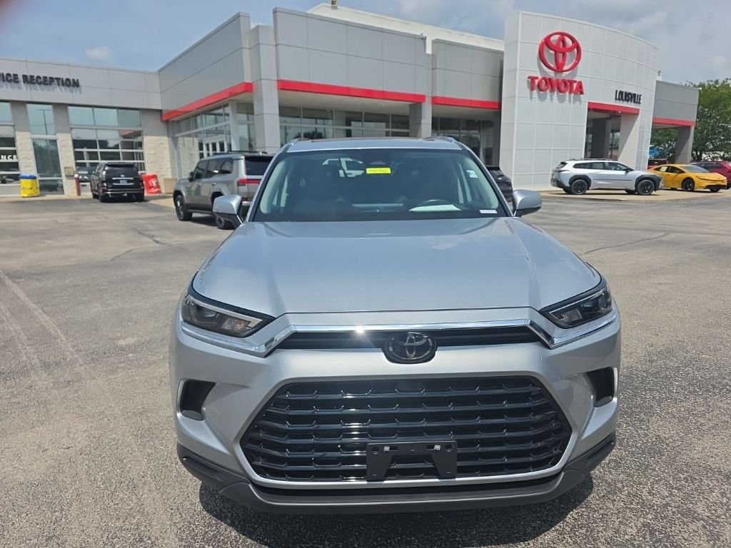 Used 2025 Silver Toyota XLE image 3