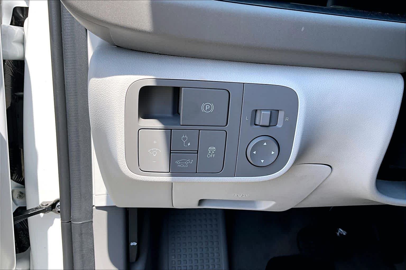 Used 2025 Serenity White Hyundai SEL image 35