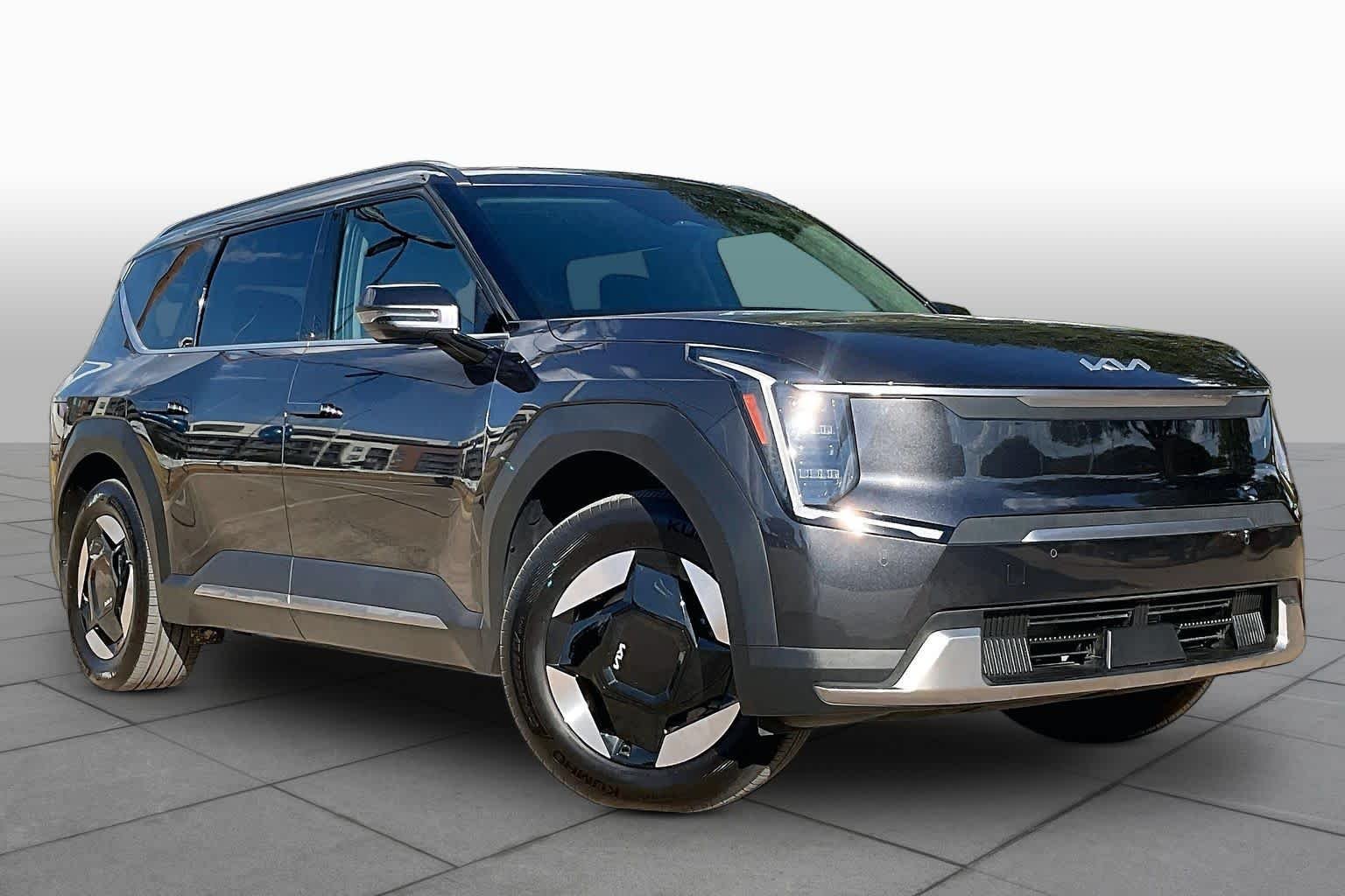 Used 2024 Kia EV9 Wind with VIN KNDAFFS51R6037955 for sale in Austin, TX
