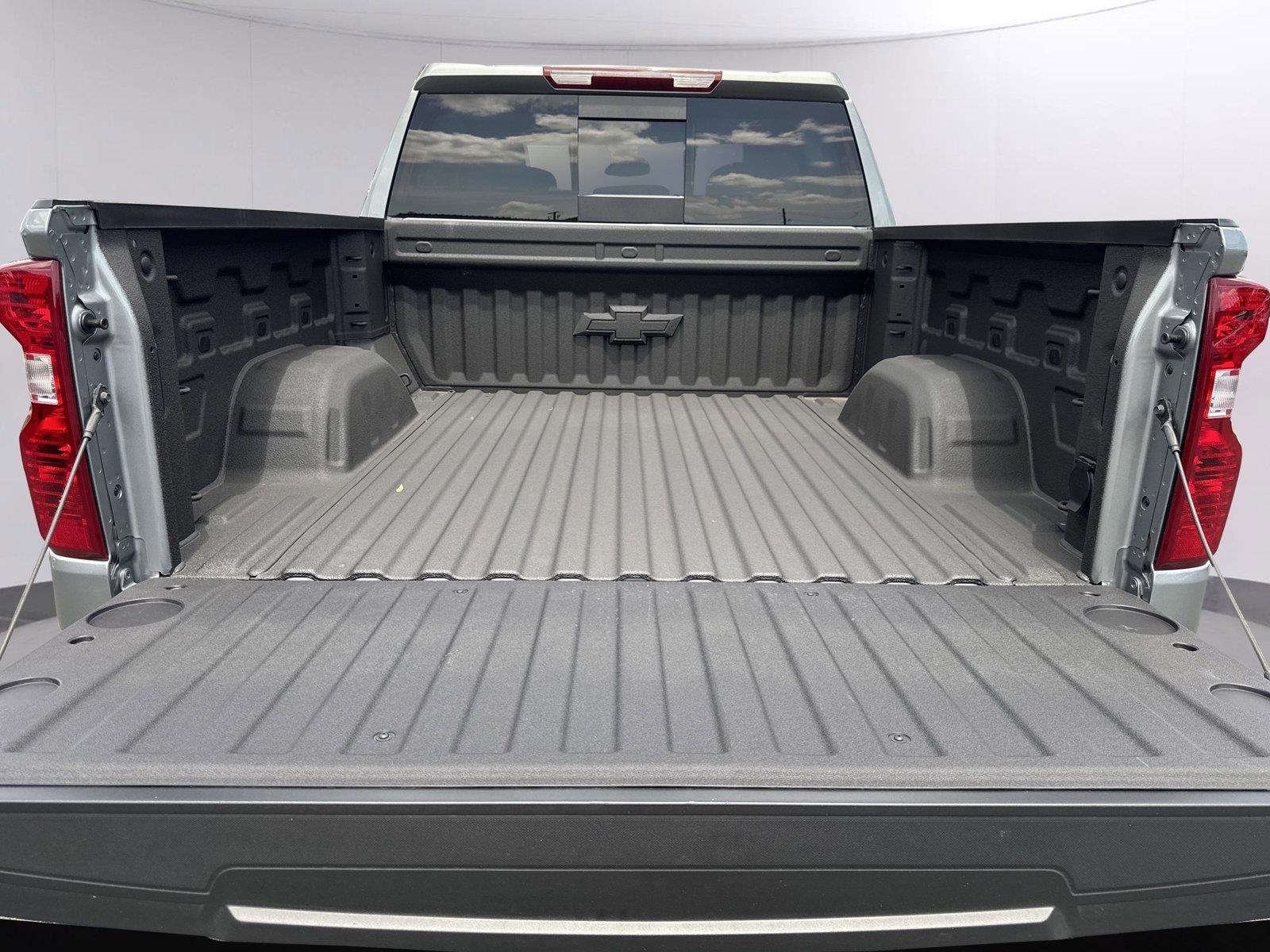 New 2026 Sterling Gray Metallic Chevrolet LT image 32