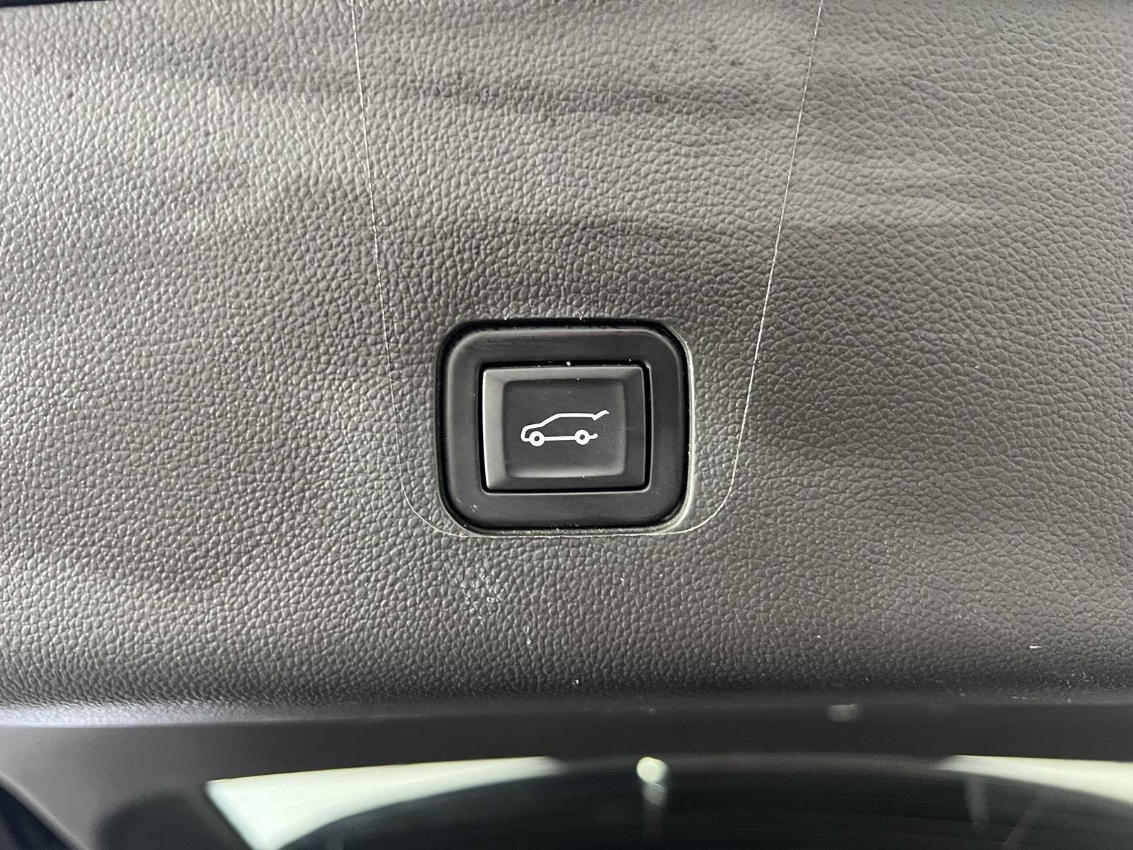 Used 2020 Mosaic Black Metallic Chevrolet Premier image 31