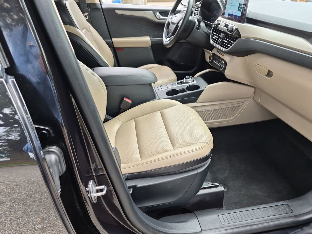 Used 2020 Black Metallic Ford SEL image 27