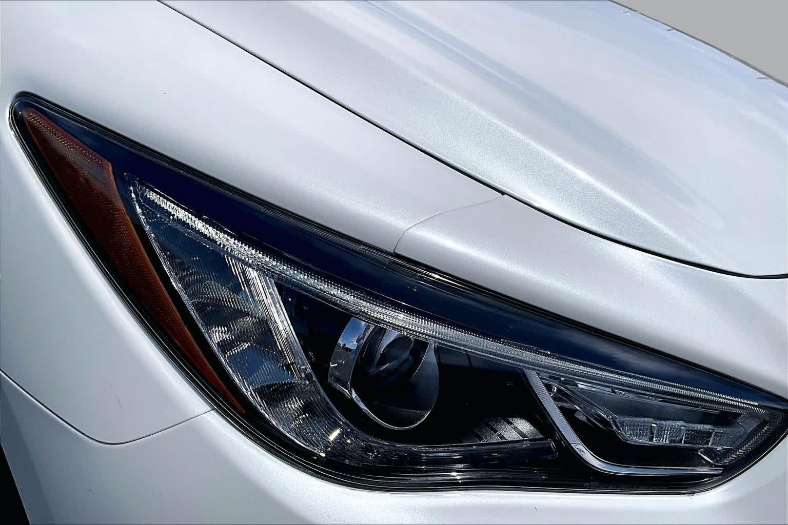 Used 2020 Majestic White INFINITI LUXE image 27