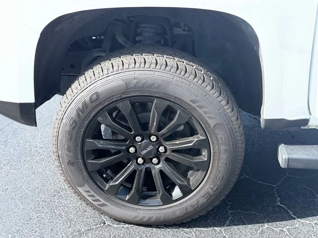 Used 2022 White GMC Elevation image 19