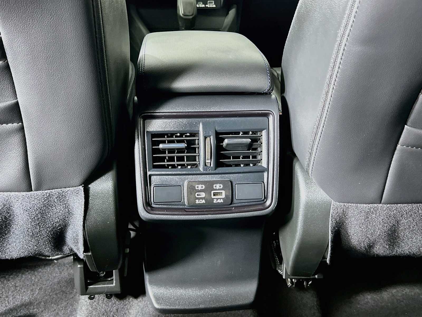 Used 2025 Crystal White Pearl Subaru Limited image 27