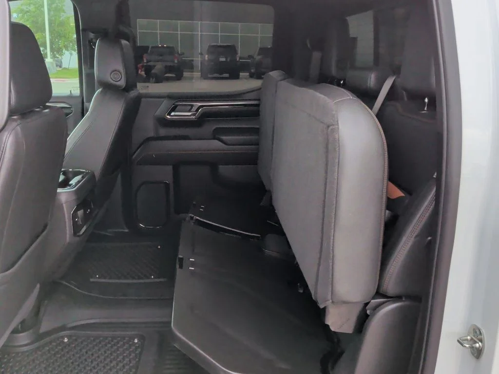 Used 2024 White GMC AT4 image 40