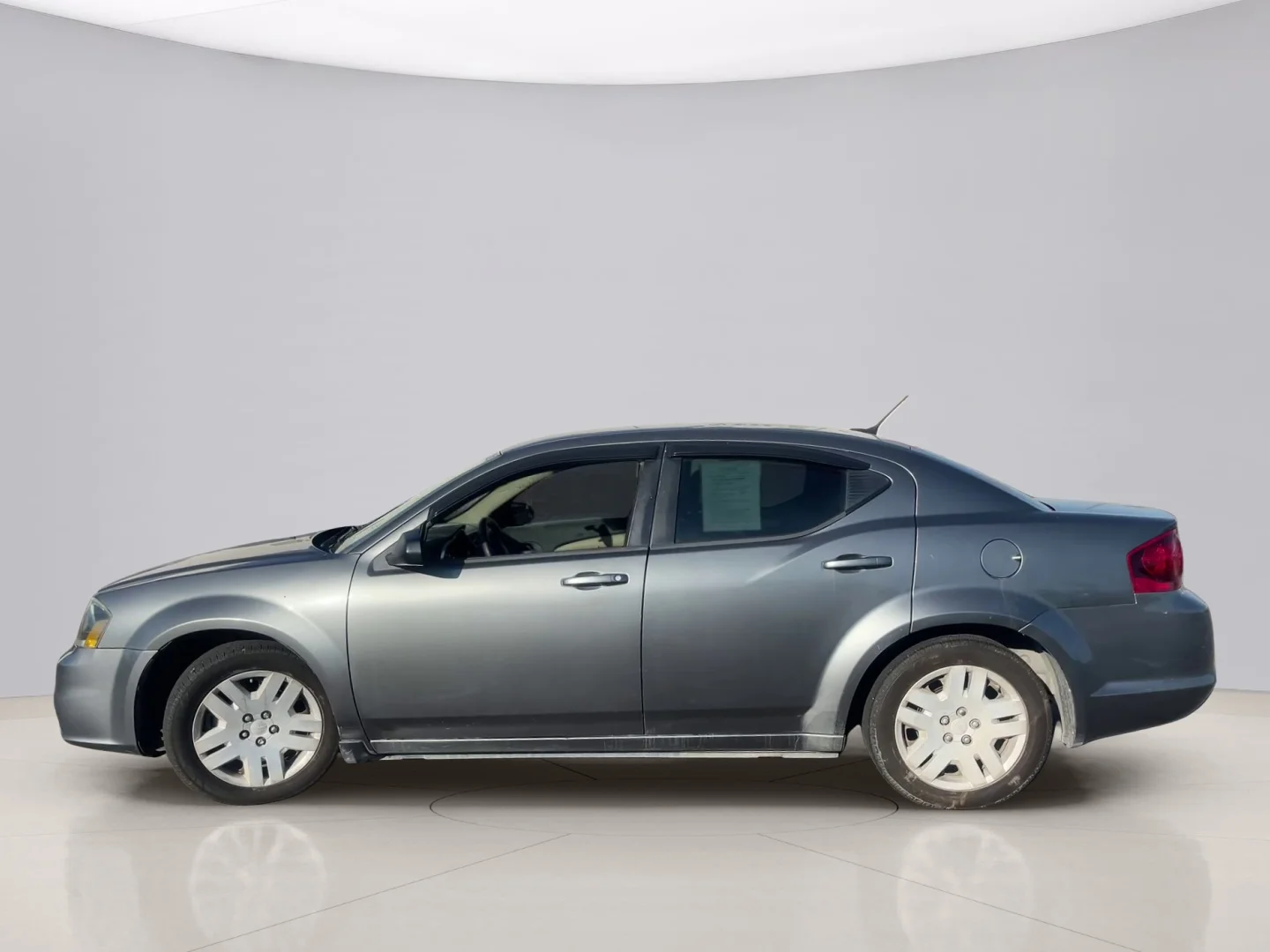 Used 2013 Grey Dodge SE image 3