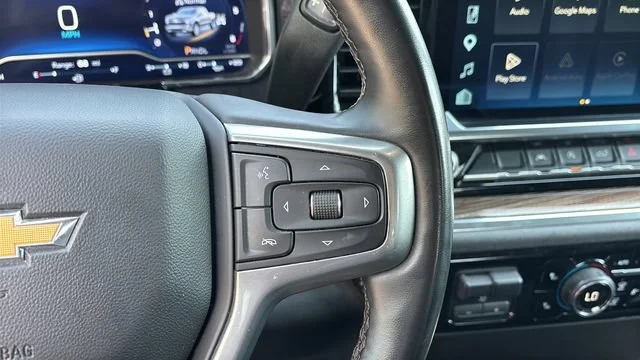 Used 2025 Summit White Chevrolet LT image 25
