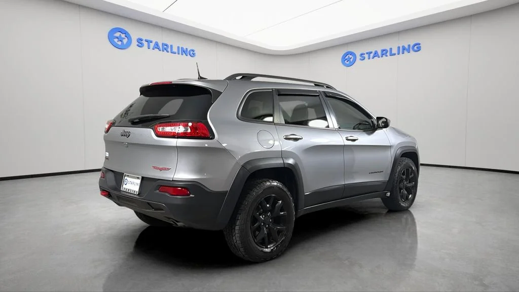 Used 2017 Silver Jeep Trailhawk 4x4 image 9