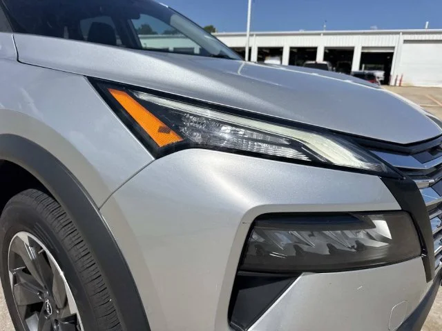 Used 2025 Silver Nissan SV image 2