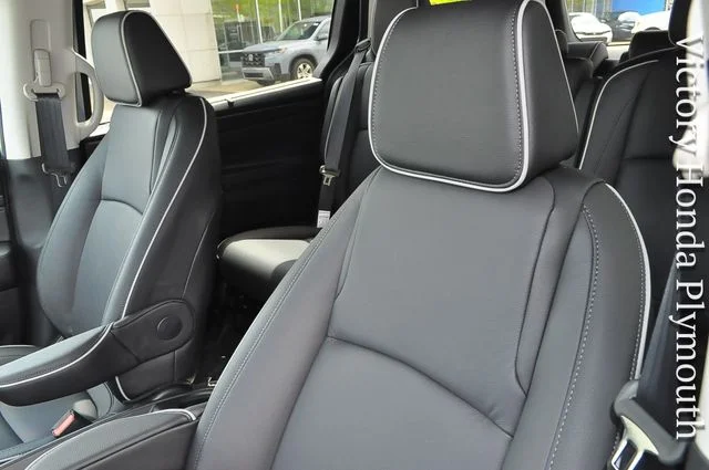 New 2026 Sonic Gray Pearl Honda Touring image 8