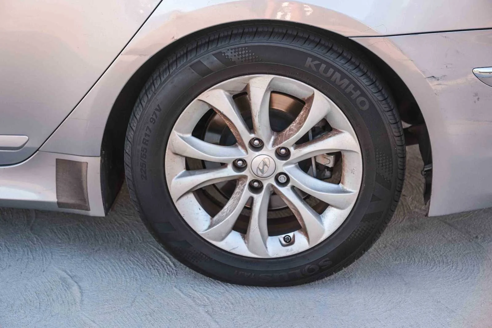 Used 2013 Titanium Gray Metallic Hyundai 3.8L image 9