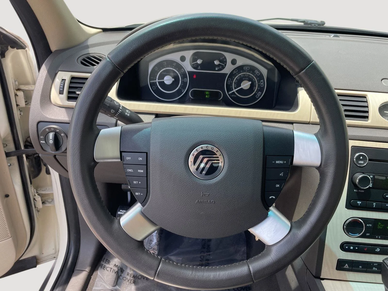 Used 2009  Mercury Premier image 28