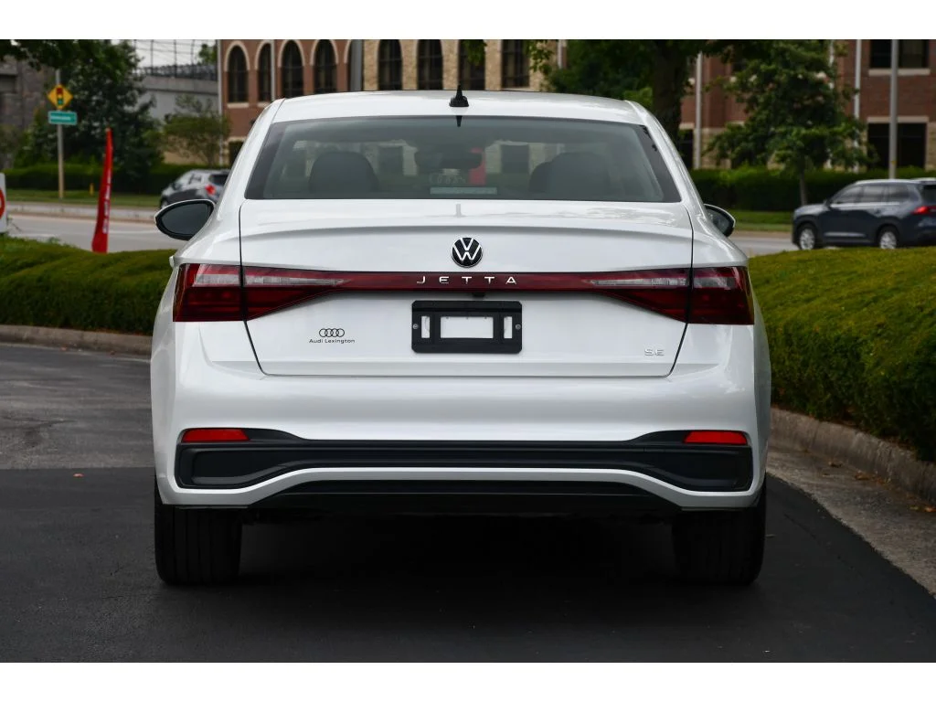Used 2025 Opal White Pearl Volkswagen SE image 5