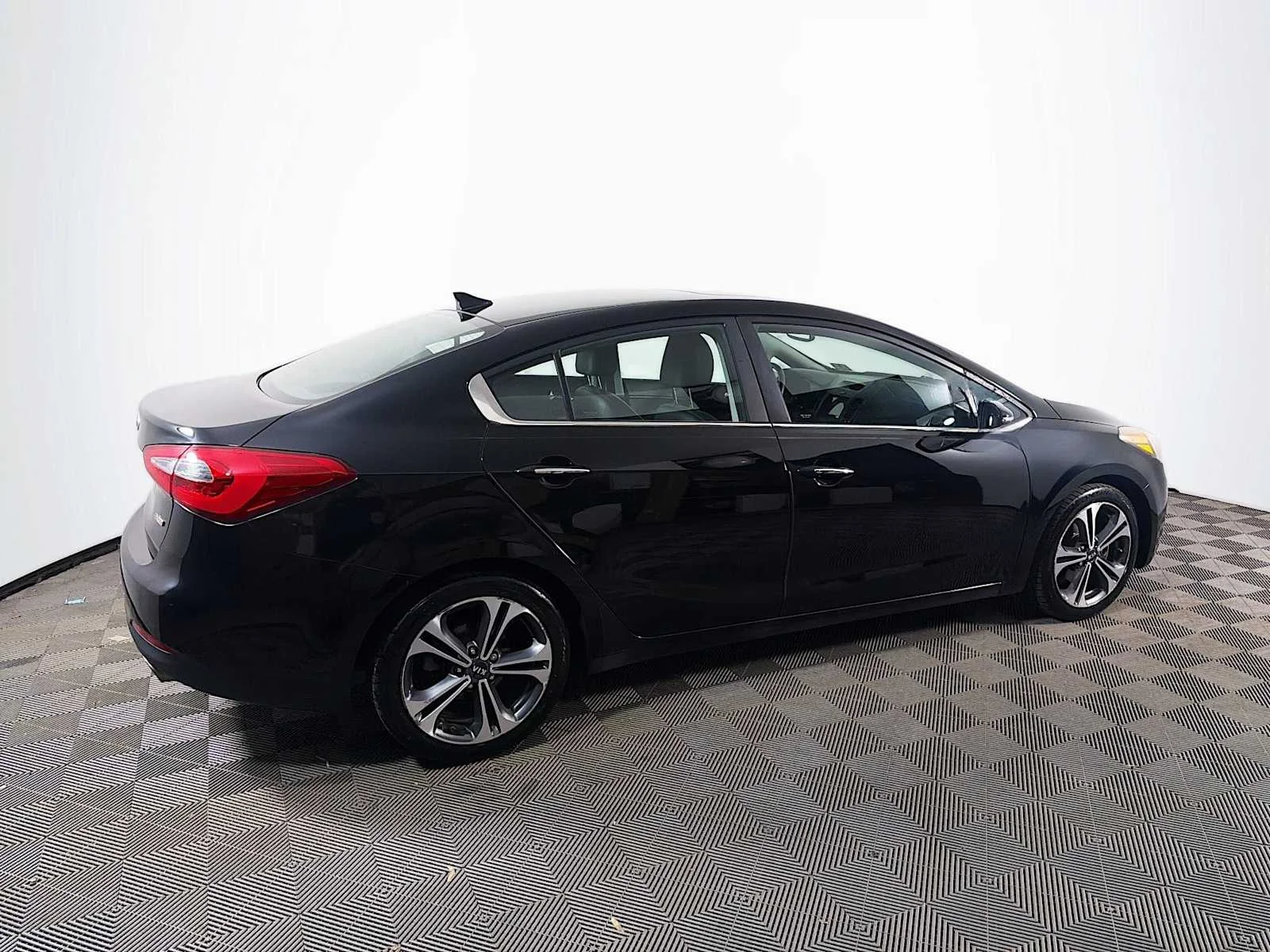 Used 2015 Aurora Black Kia EX image 4